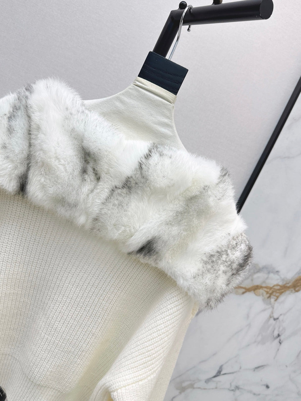 ❤️‍🔥Limited edition❤️‍🔥26FW New Knit Cardigan with Fox Fur Trim 🤎