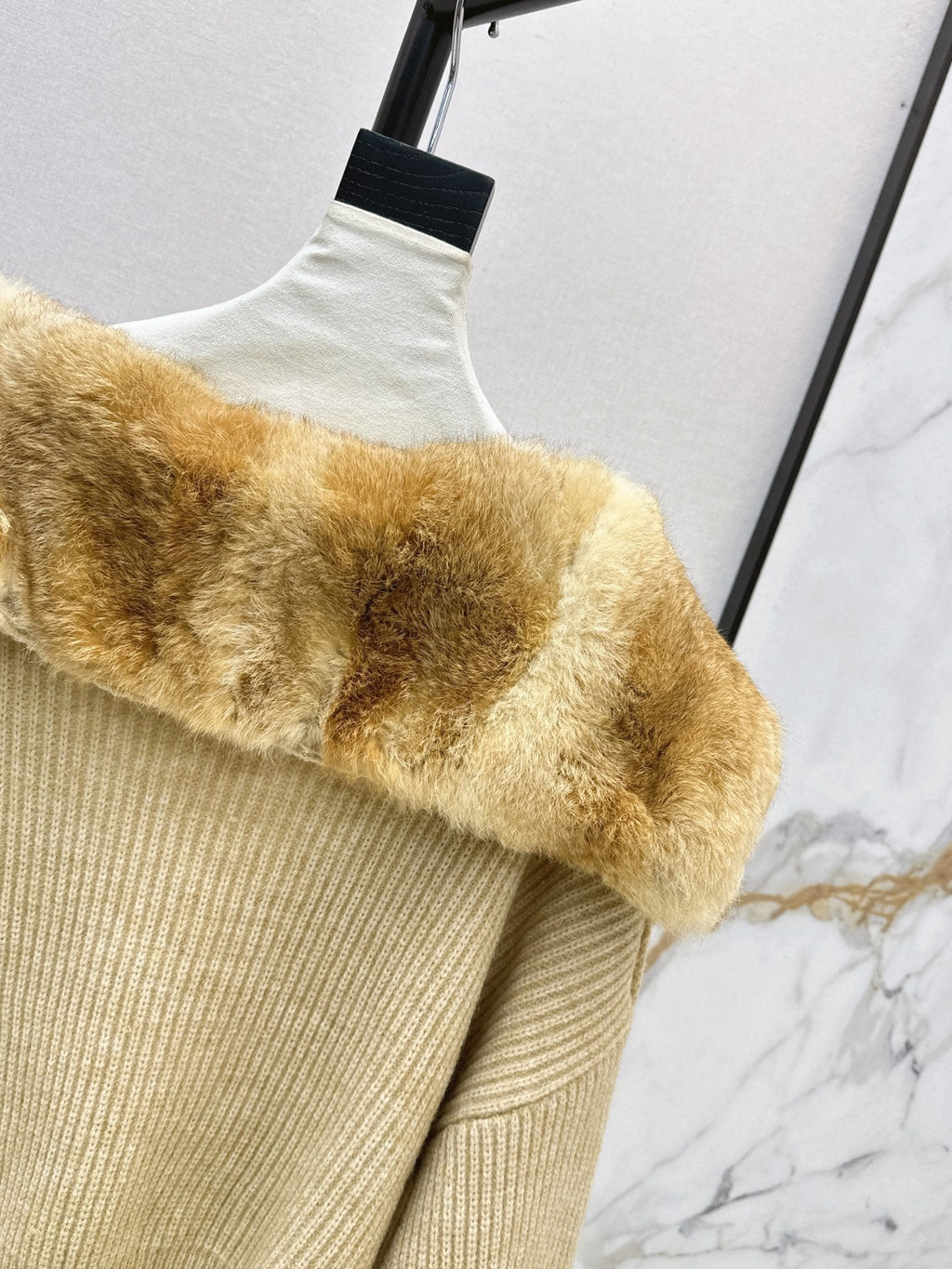 ❤️‍🔥Limited edition❤️‍🔥26FW New Knit Cardigan with Fox Fur Trim 🤎