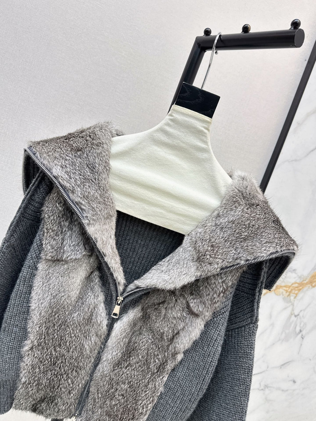 ❤️‍🔥Limited edition❤️‍🔥26FW New Knit Cardigan with Fox Fur Trim 🤎