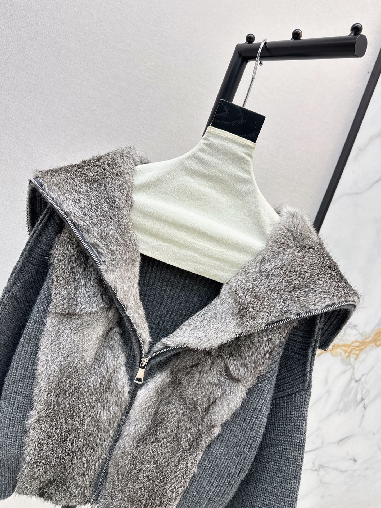 ❤️‍🔥Limited edition❤️‍🔥26FW New Knit Cardigan with Fox Fur Trim 🤎