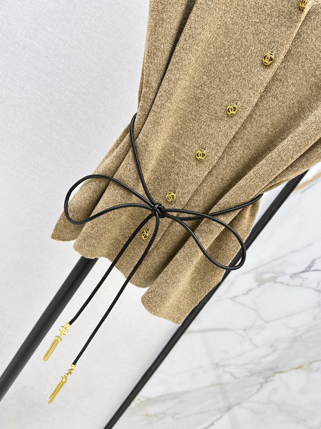 26FW New Camel V-Neck Sleeveless Knit Vest 🤎