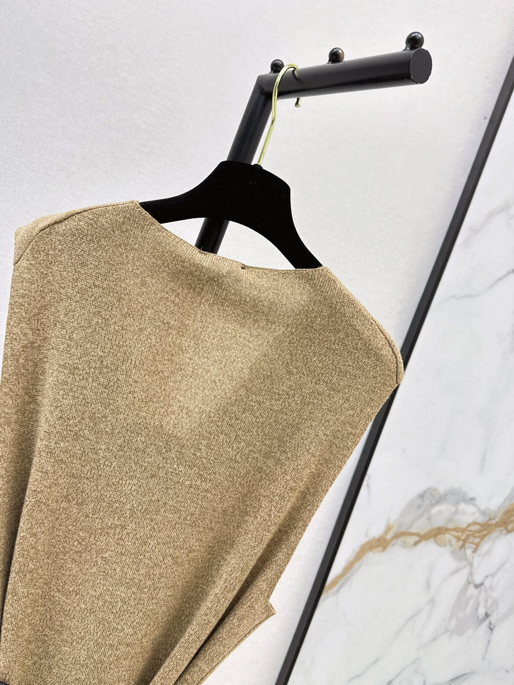 26FW New Camel V-Neck Sleeveless Knit Vest 🤎
