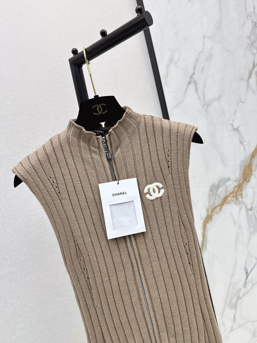 26FW New Color-Block Square-Neck Slim-Fit Sleeveless Knit Top 🤎