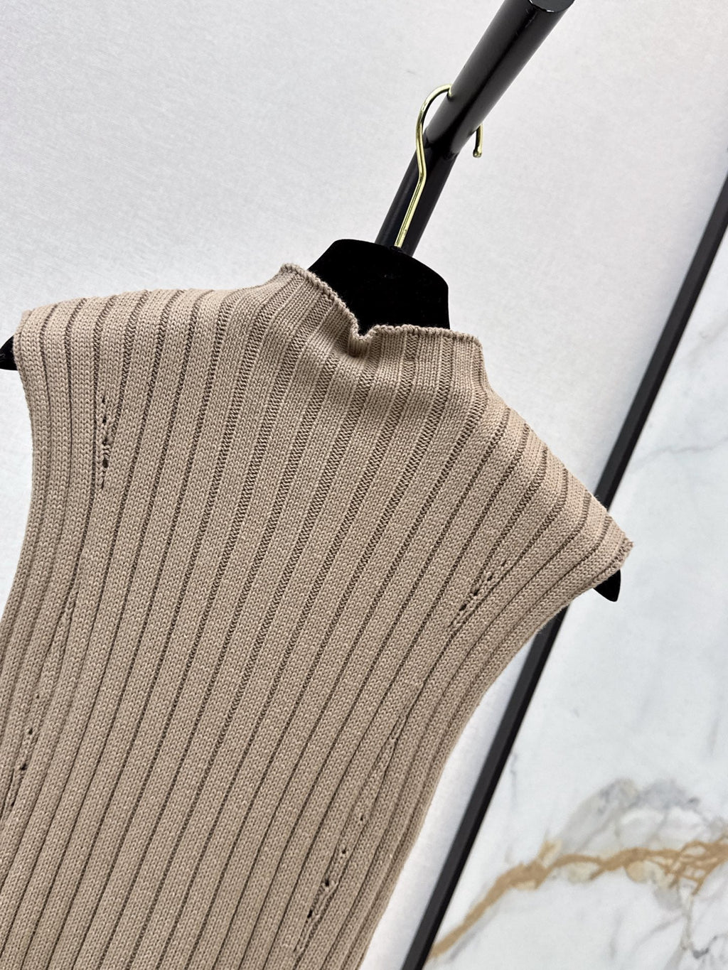 26FW New Color-Block Square-Neck Slim-Fit Sleeveless Knit Top 🤎