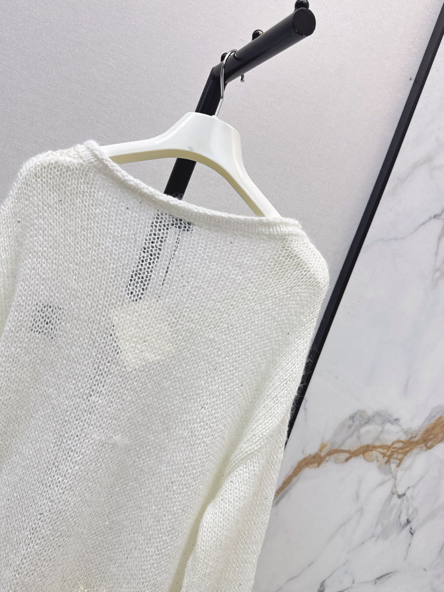 26FW Long-sleeve knit top with cut-out detail and new logo embroidery 🤍
