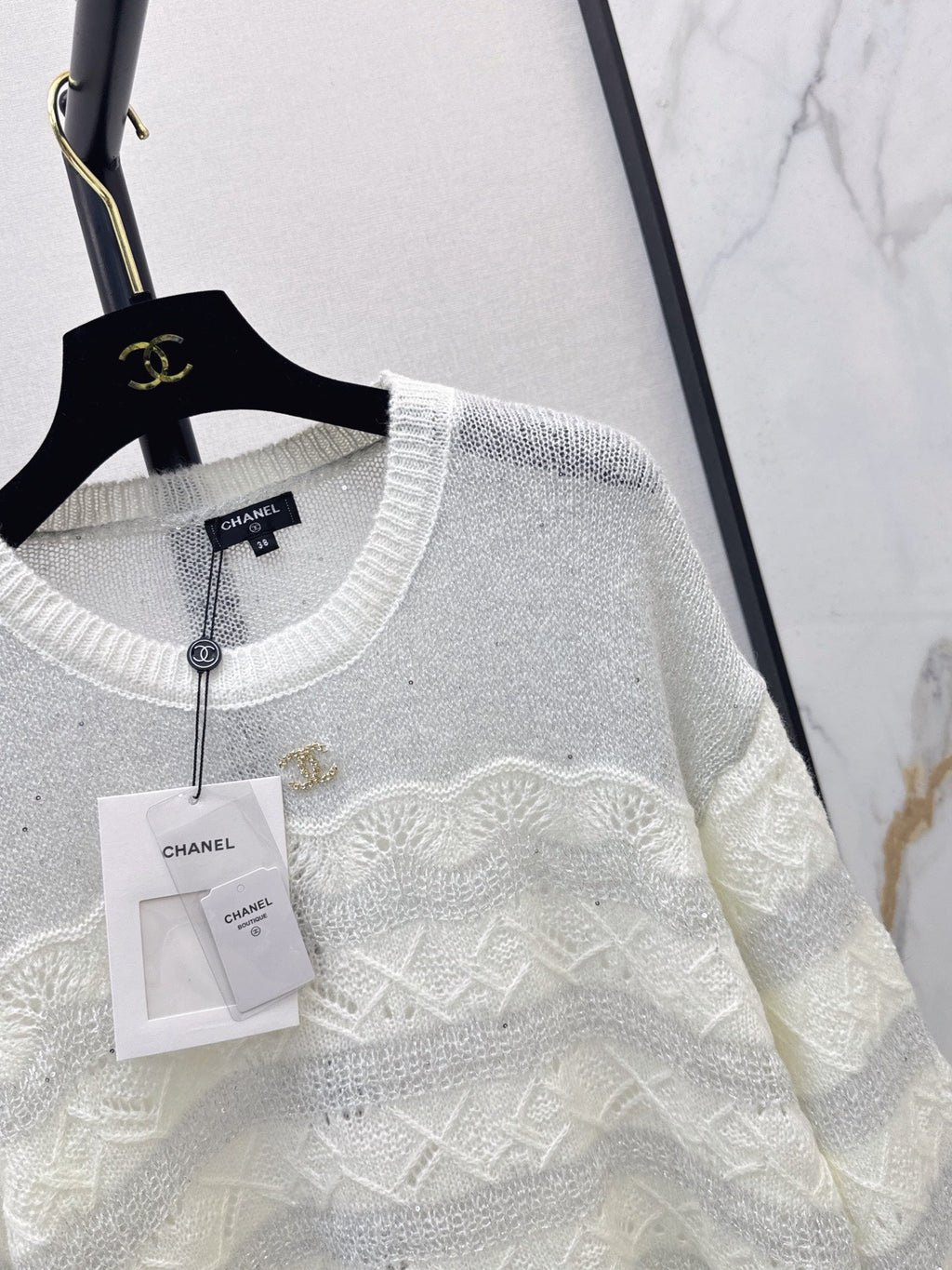 26FW Long-Sleeve Knit Top with Cut-Out Detail and New Logo Hardware 🤍