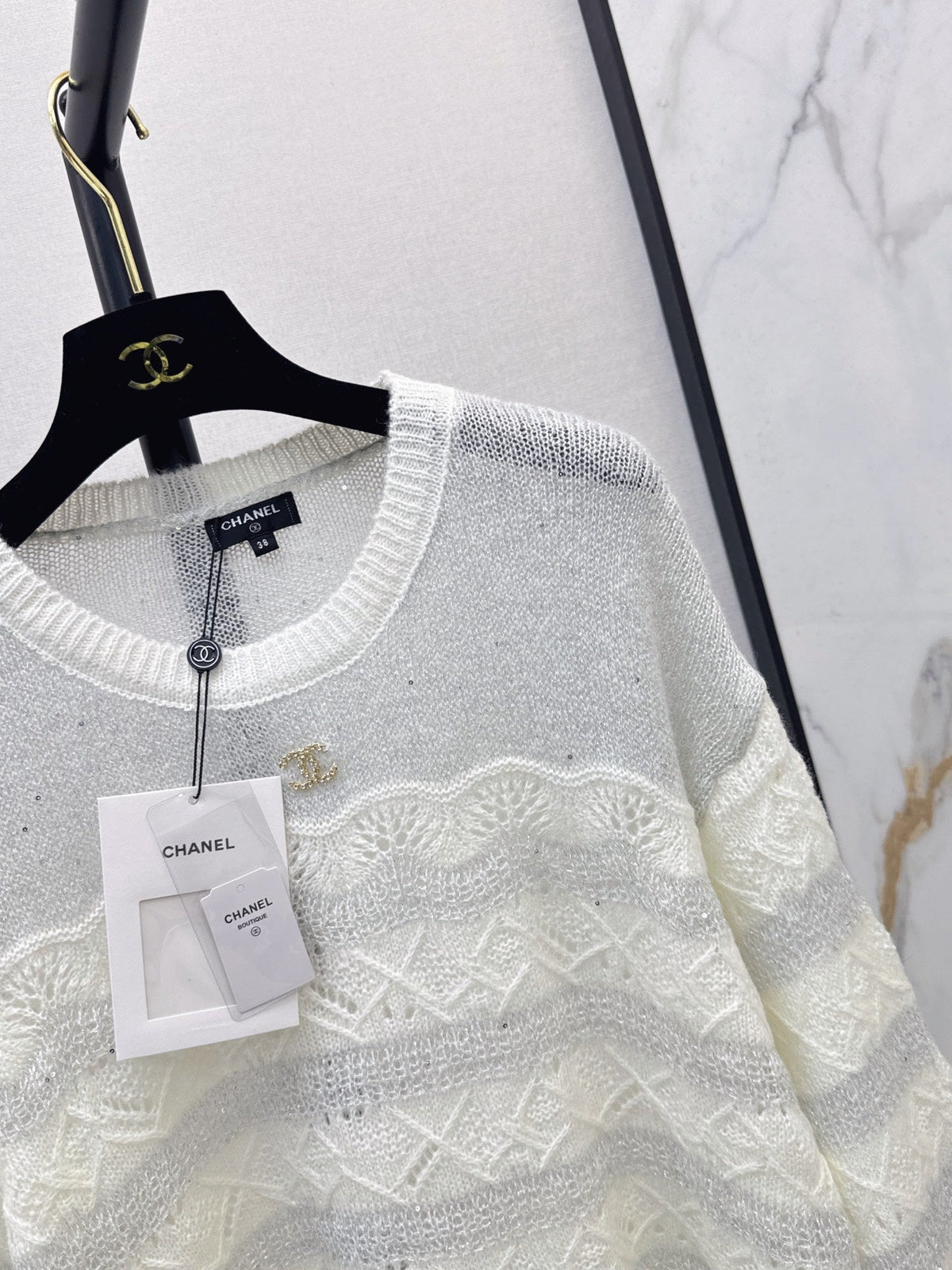 26FW Long-Sleeve Knit Top with Cut-Out Detail and New Logo Hardware 🤍