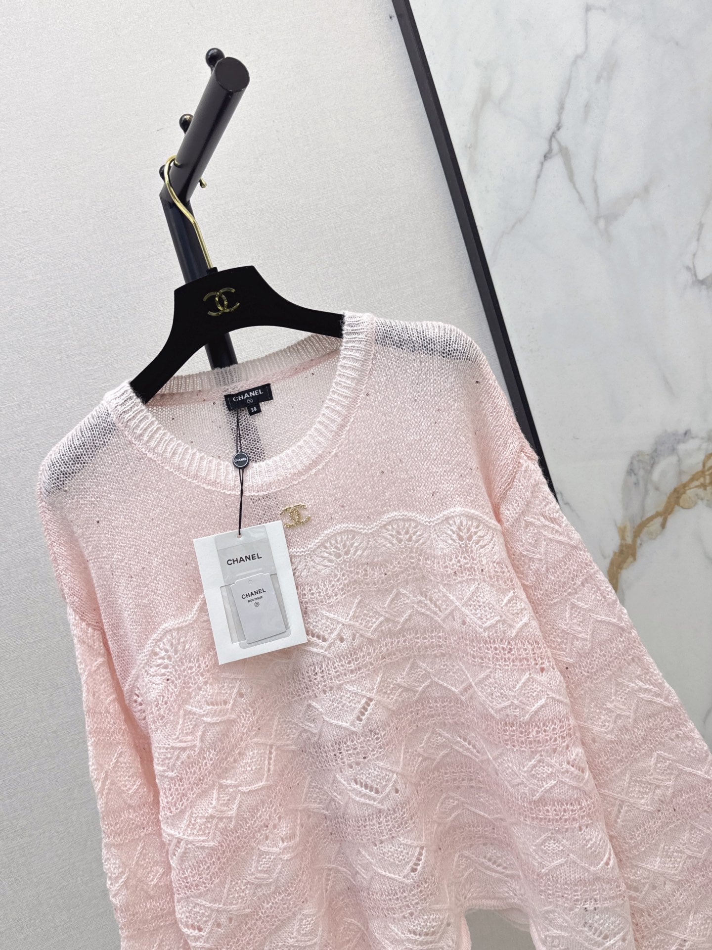 26FW Long-Sleeve Knit Top with Cut-Out Detail and New Logo Hardware 🤍