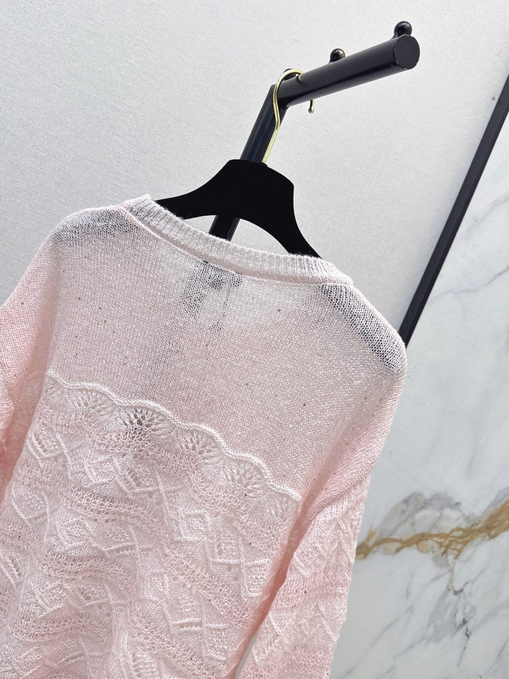 26FW Long-Sleeve Knit Top with Cut-Out Detail and New Logo Hardware 🤍