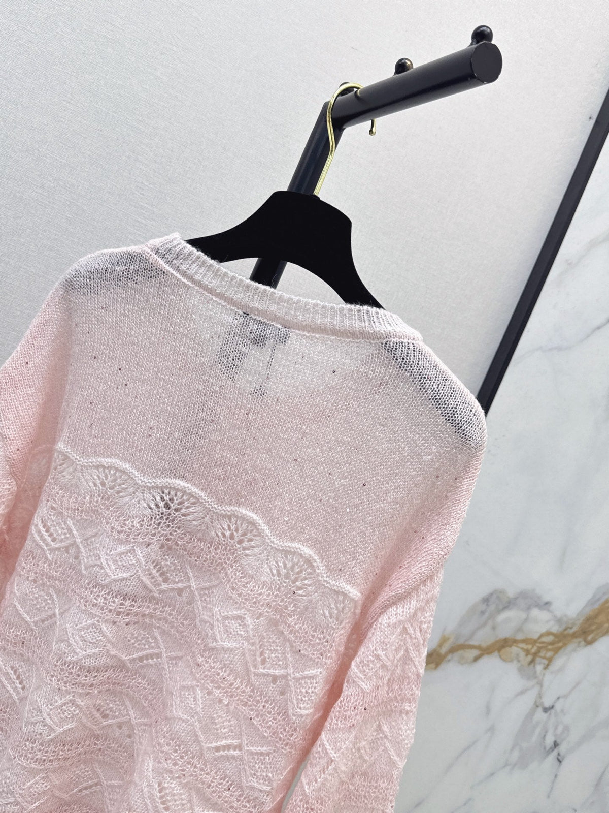 26FW Long-Sleeve Knit Top with Cut-Out Detail and New Logo Hardware 🤍