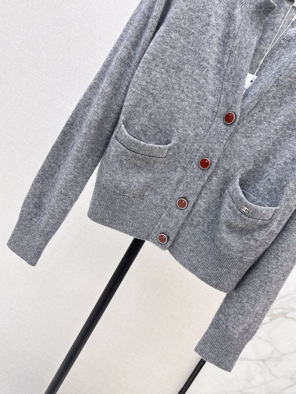 🔥Highest Quality🔥26FW New V-Neck Long-Sleeve Knit Cardigan 🩶
