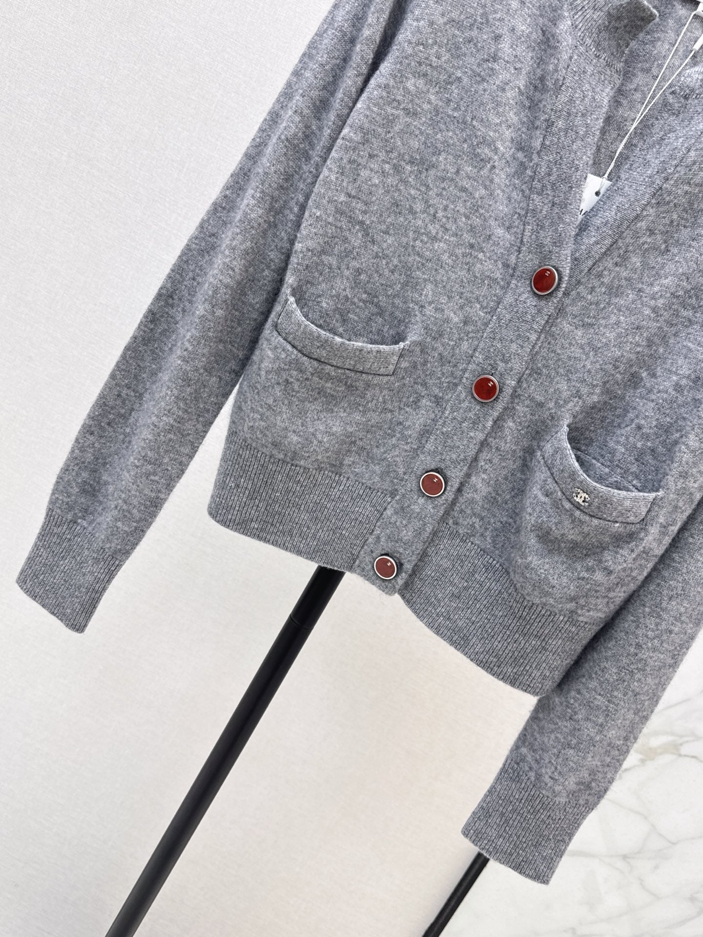 🔥Highest Quality🔥26FW New V-Neck Long-Sleeve Knit Cardigan 🩶