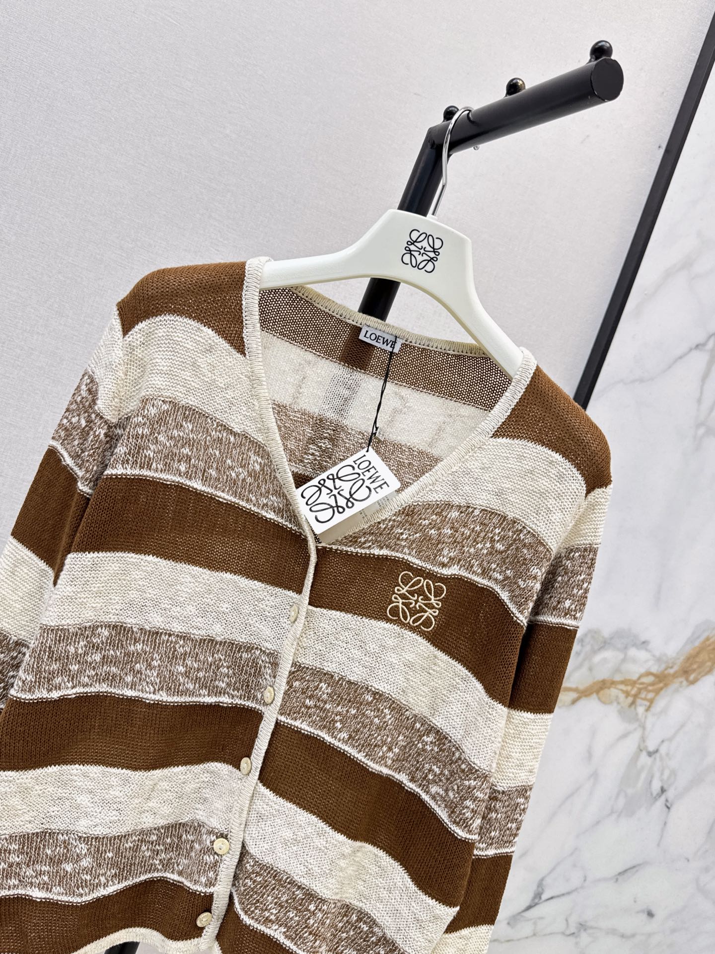 26FW New Loose-Fit Striped Long-Sleeve Knit Cardigan with Embroidered Logo 🤎