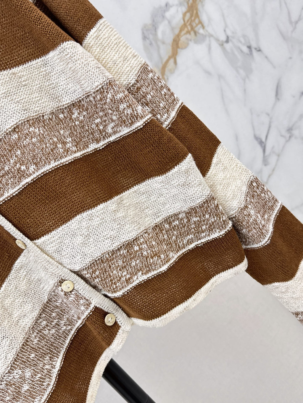 26FW New Loose-Fit Striped Long-Sleeve Knit Cardigan with Embroidered Logo 🤎