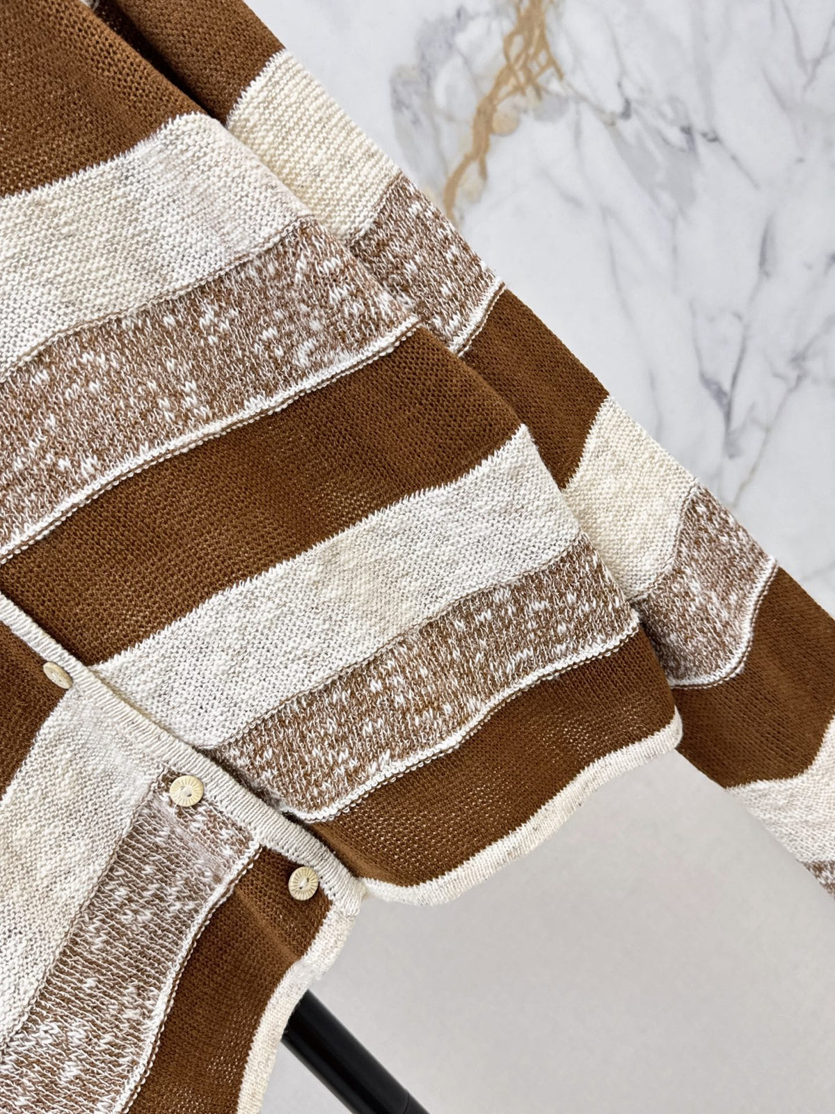 26FW New Loose-Fit Striped Long-Sleeve Knit Cardigan with Embroidered Logo 🤎