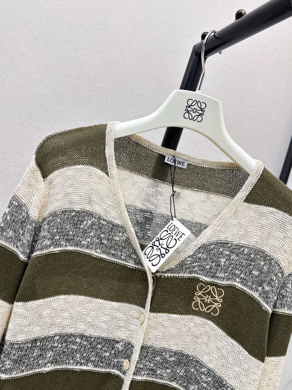 26FW New Loose-Fit Striped Long-Sleeve Knit Cardigan with Embroidered Logo 🤎