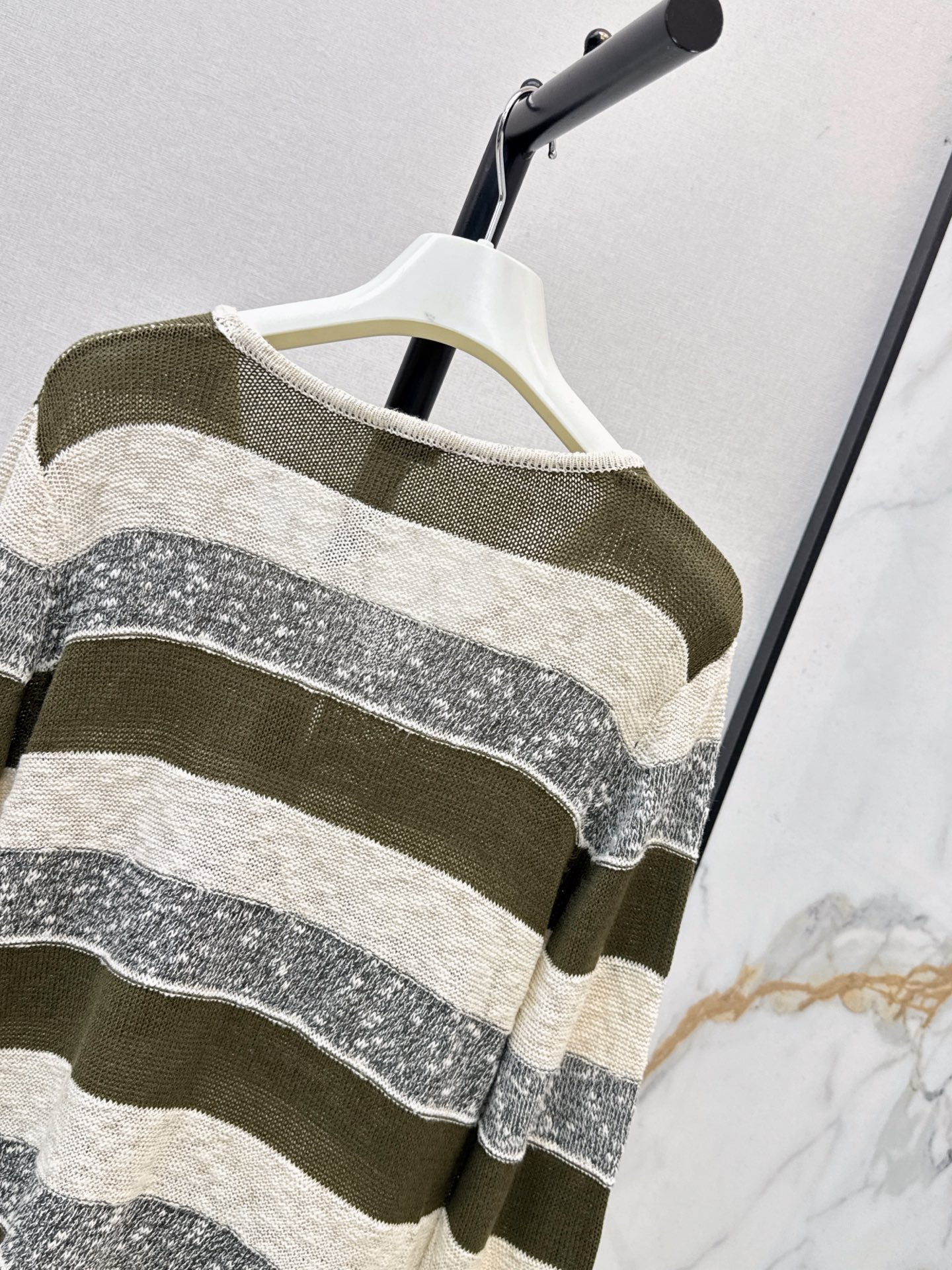 26FW New Loose-Fit Striped Long-Sleeve Knit Cardigan with Embroidered Logo 🤎