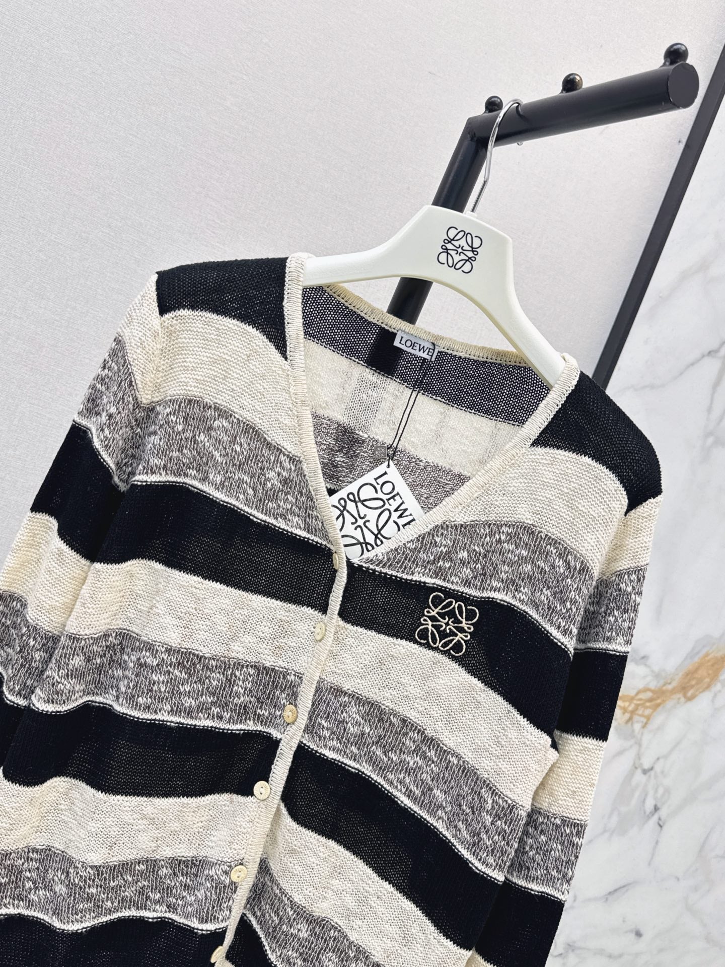 26FW New Loose-Fit Striped Long-Sleeve Knit Cardigan with Embroidered Logo 🤎