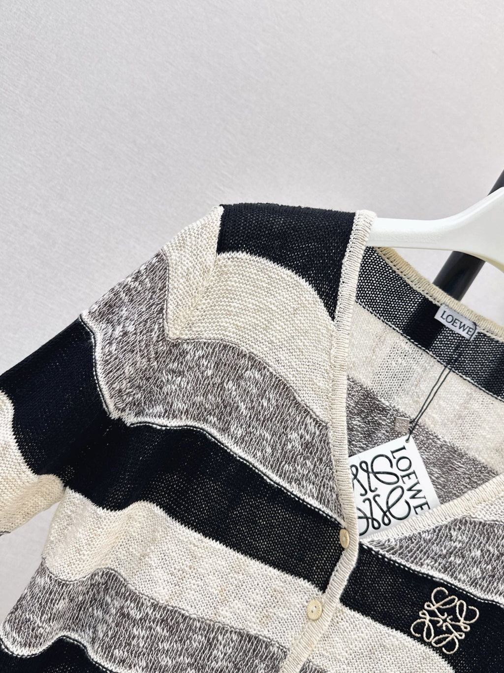 26FW New Loose-Fit Striped Long-Sleeve Knit Cardigan with Embroidered Logo 🤎