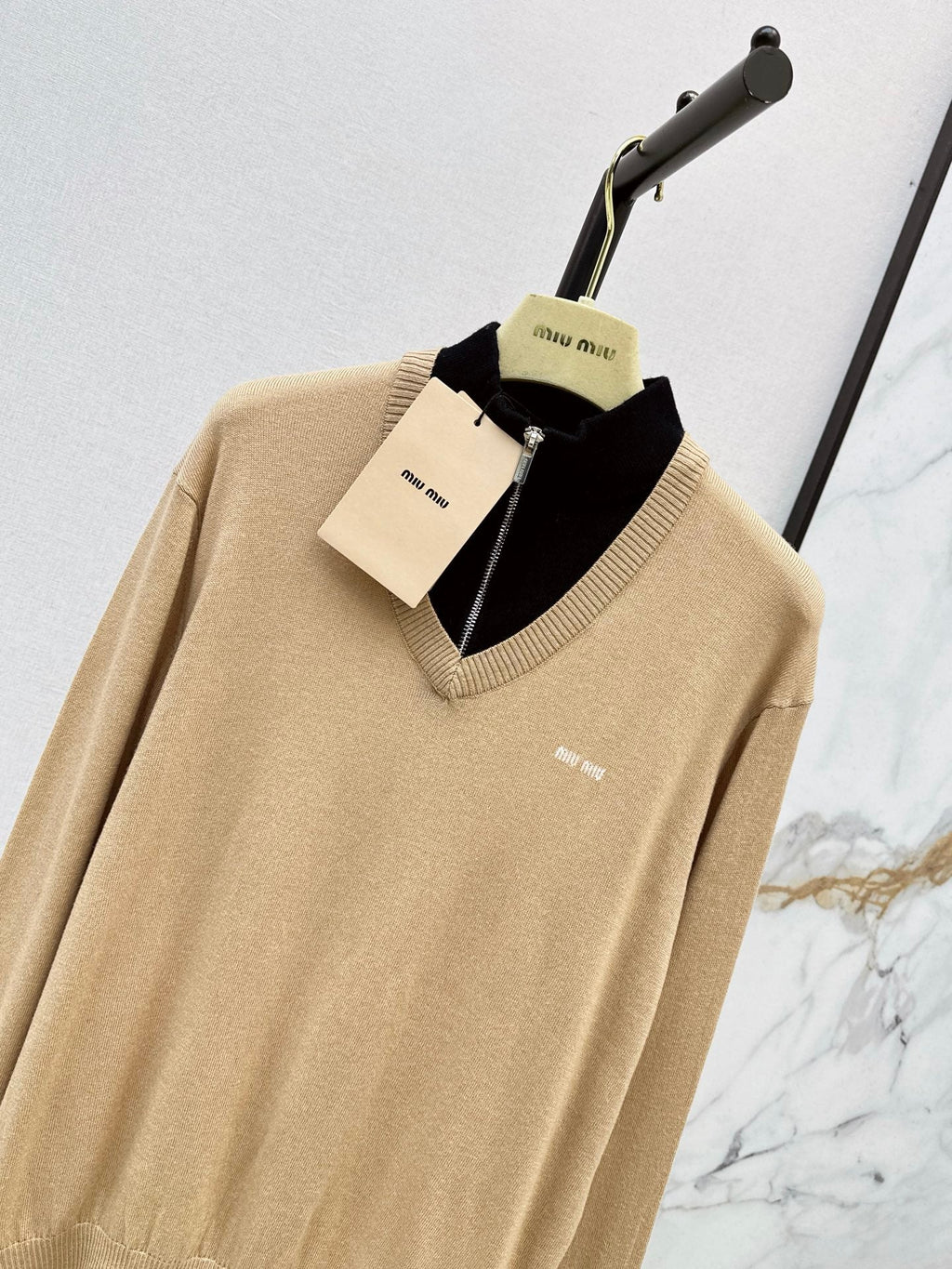 26FW New Color-Block Faux-Layered V-Neck Knit Sweater 🤎