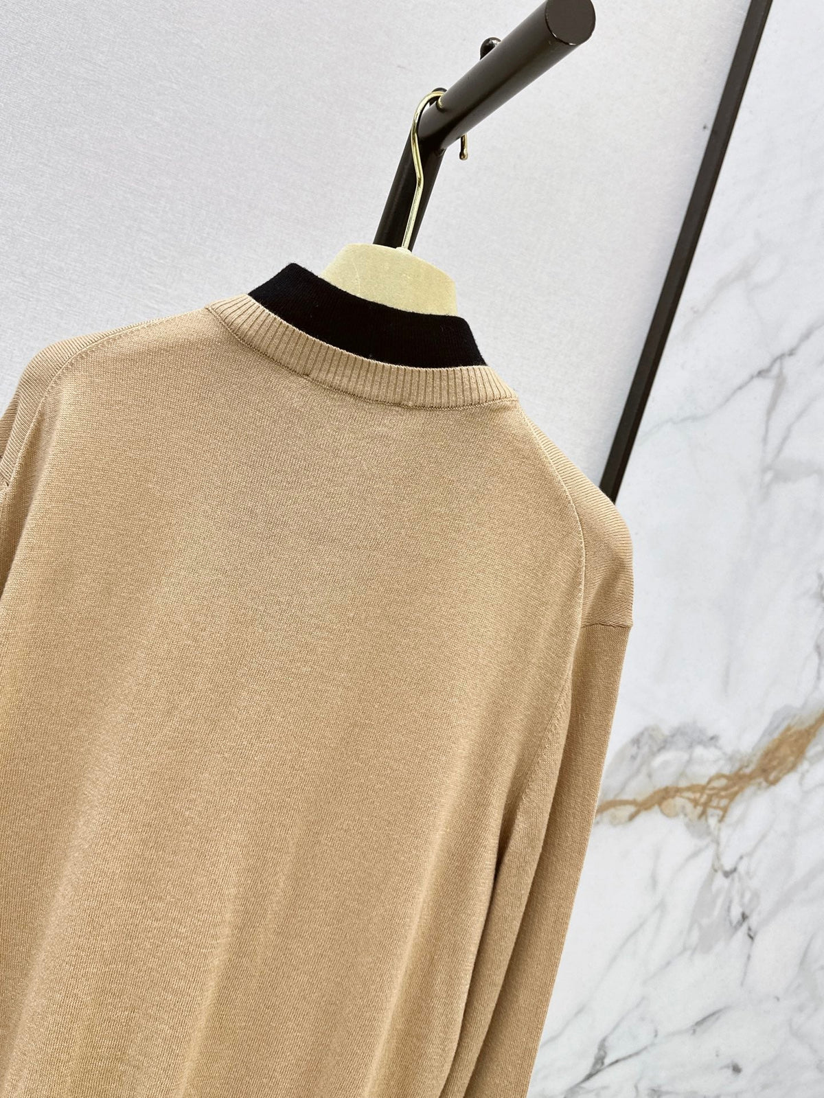 26FW New Color-Block Faux-Layered V-Neck Knit Sweater 🤎