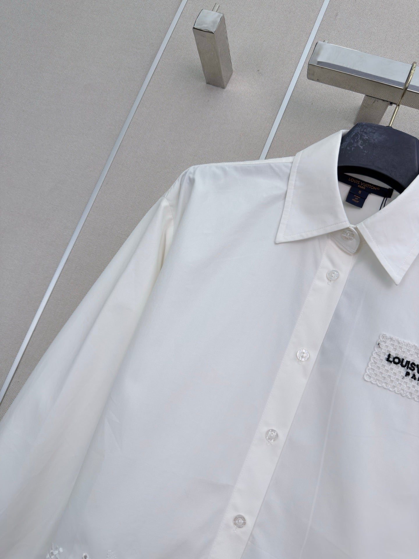 26FW New Cut-out Embroidered Long-Sleeve Shirt with Collar