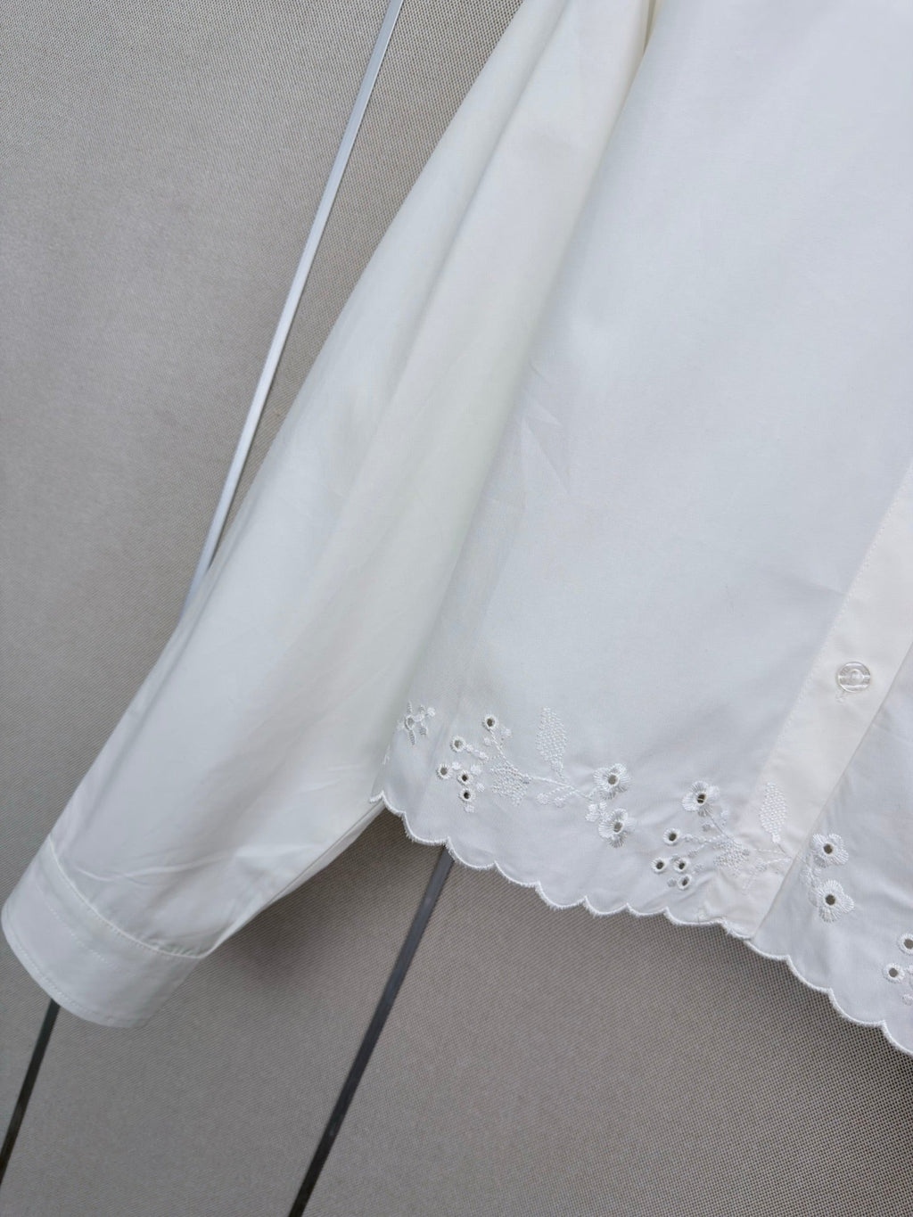 26FW New Cut-out Embroidered Long-Sleeve Shirt with Collar