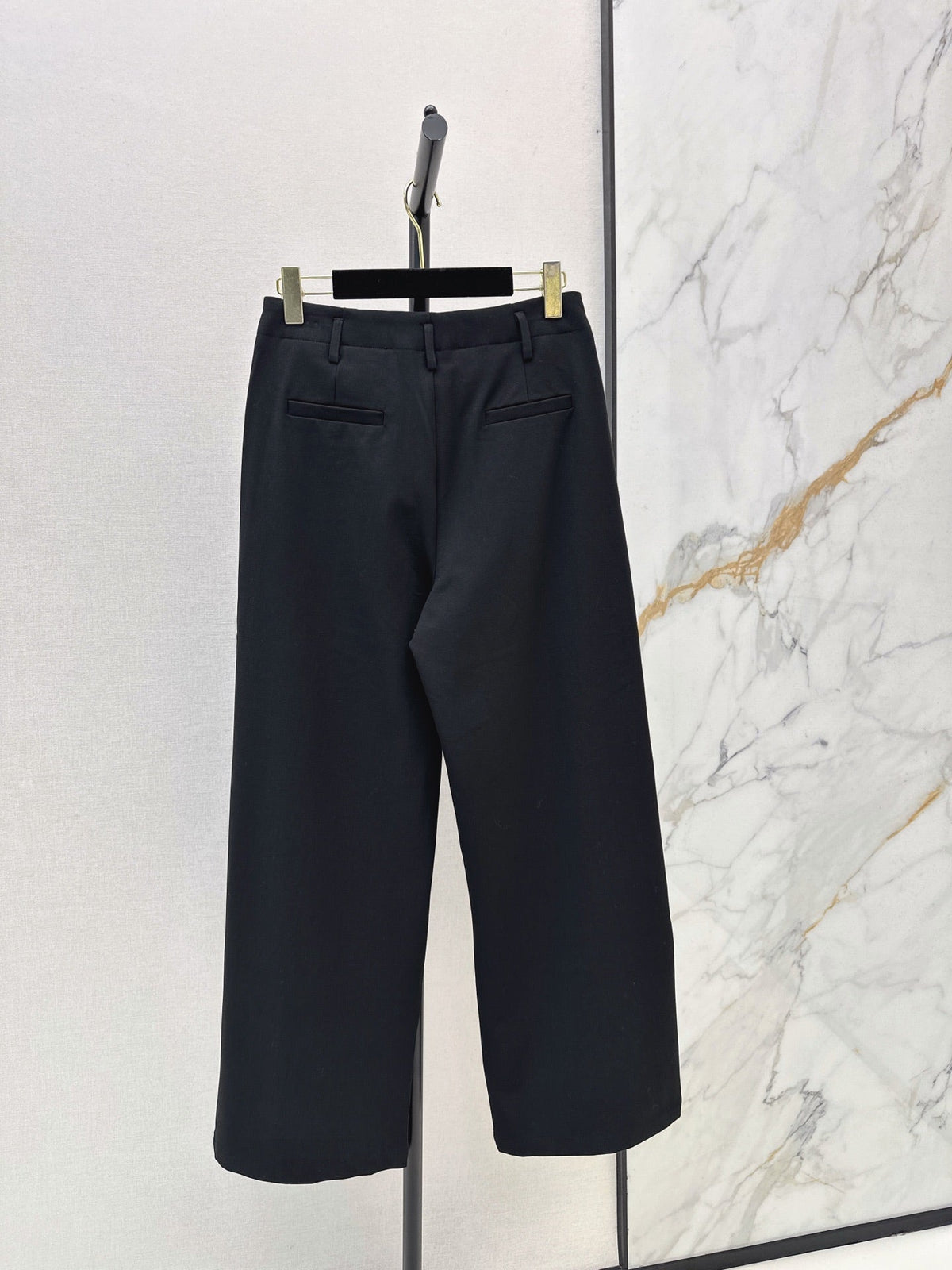 26FW Straight-Leg Wide-Leg Trousers with New Logo Hardware 🖤